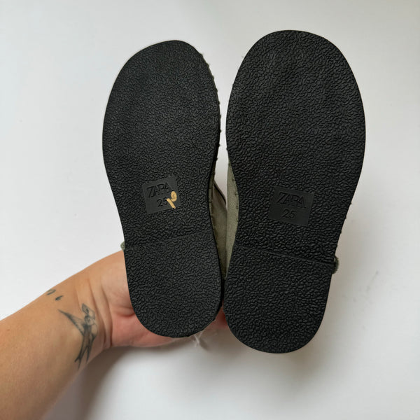 Zara Plimsoles UK8