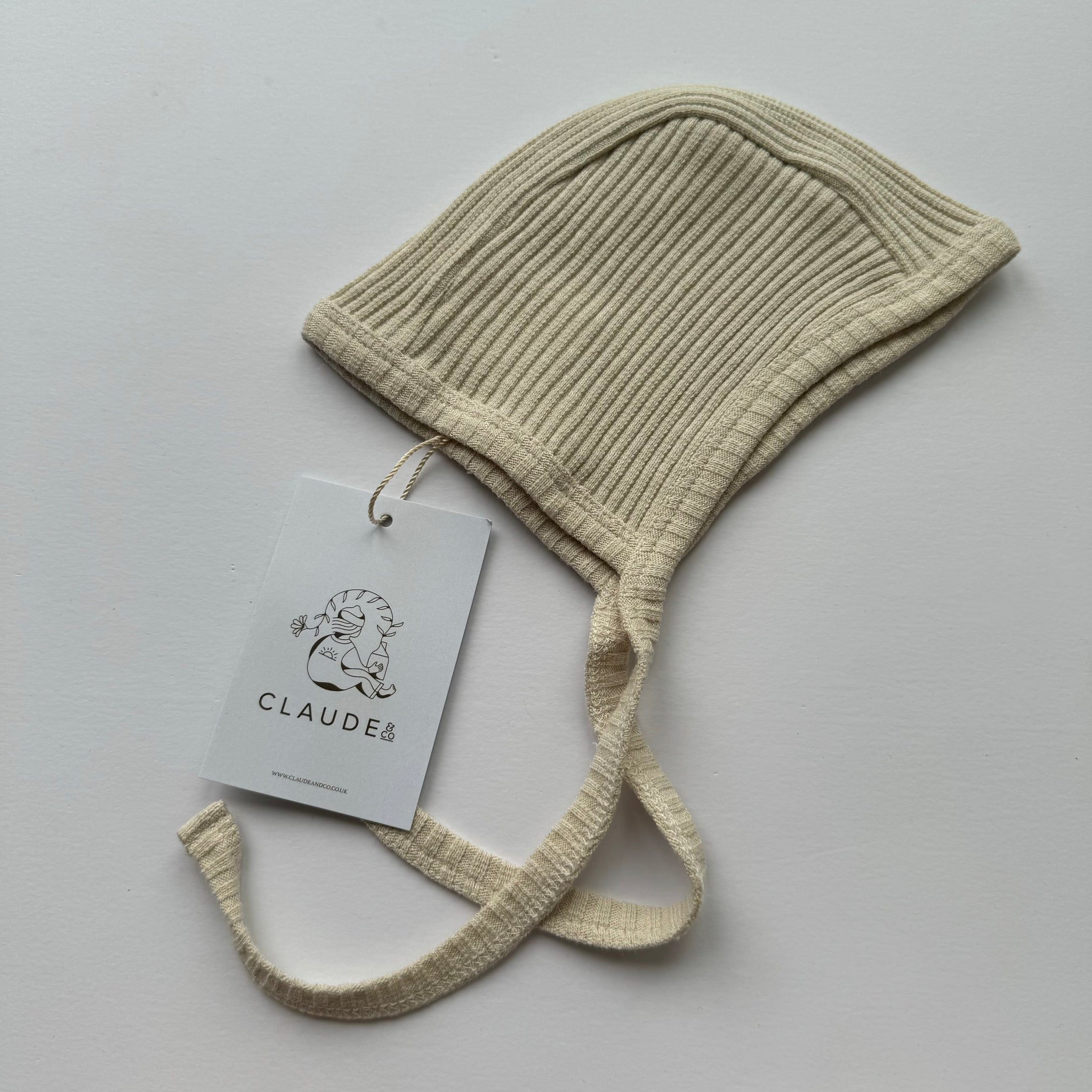 Claude & Co Bonnet Oat 0-3M