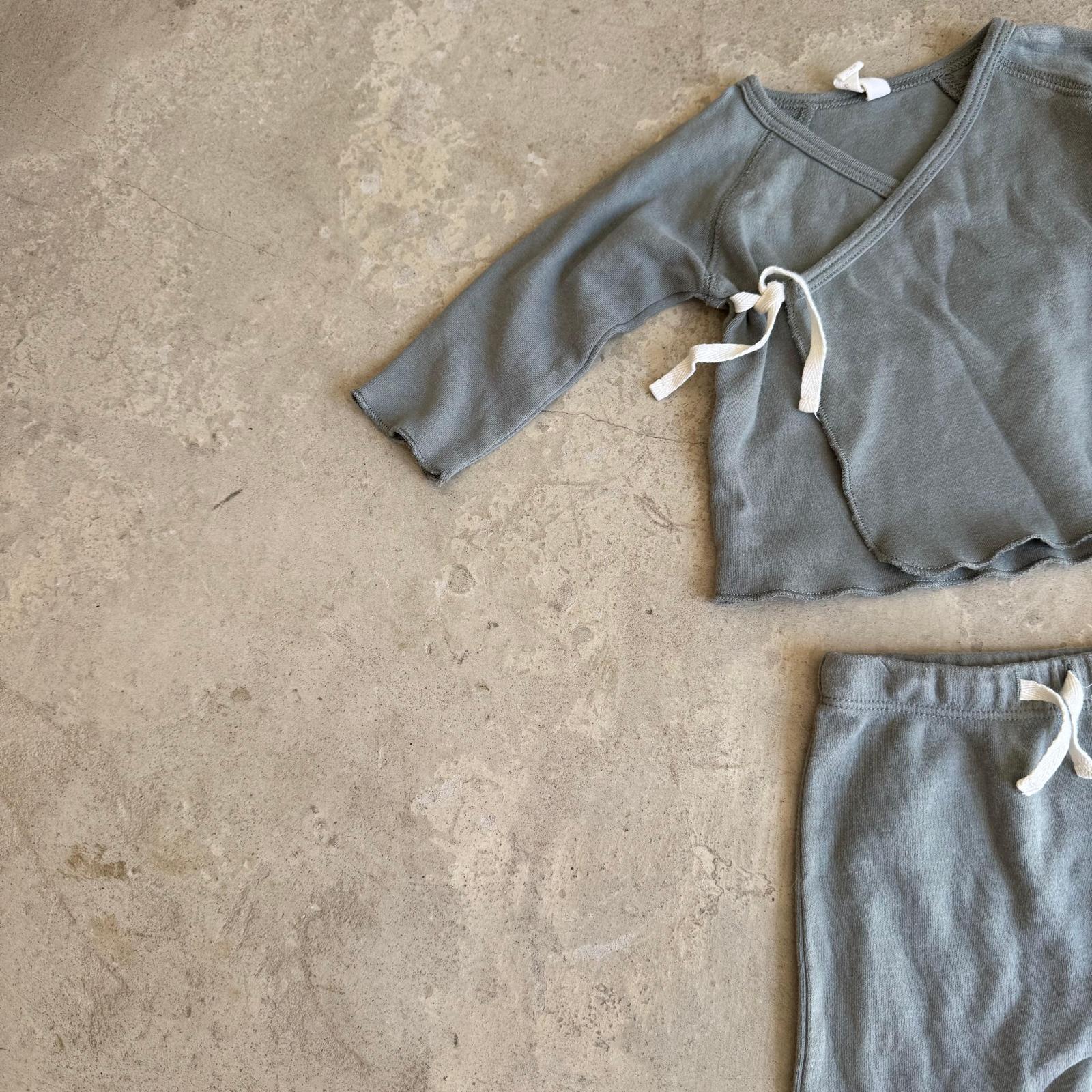 Quincy Mae Wrap Top + Footed leggings Set 0-3M