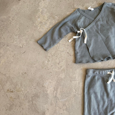 Quincy Mae Wrap Top + Footed leggings Set 0-3M